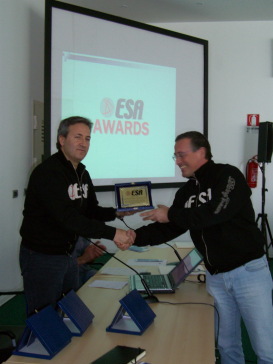 Beppe viene premiato a Roma  dal Presidente di ESA